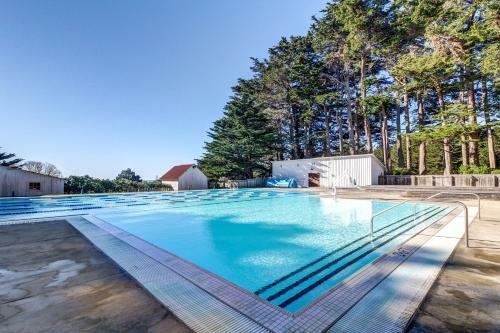 Architect's Redwood Rings Retreat