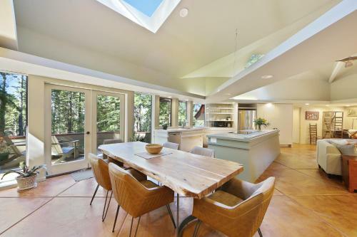 Architect's Redwood Rings Retreat