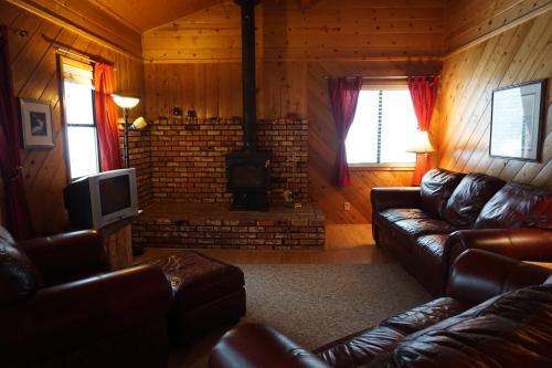 Shaver Lake Village Hotel