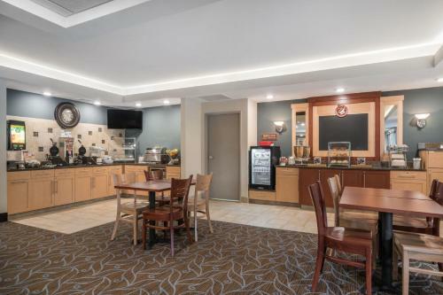 Hotel Americinn By Wyndham Windom
