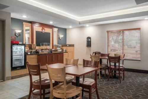 Hotel Americinn By Wyndham Windom