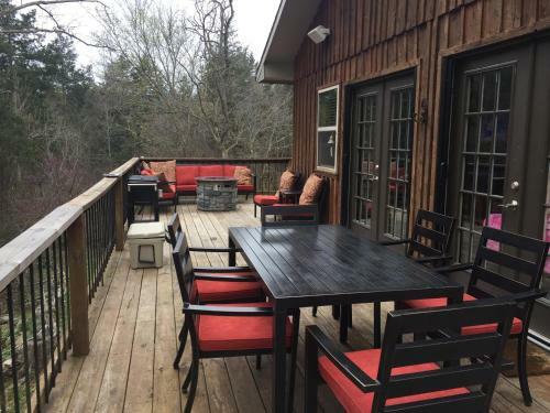 Hogscald Hollow Cabin