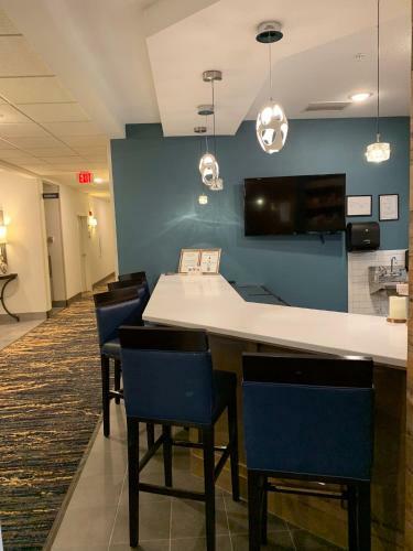 Grandstay Hotel & Suites