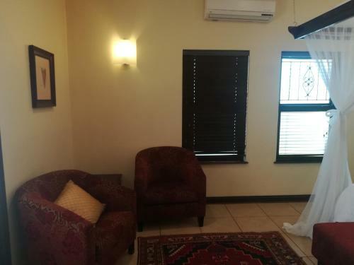 Hostal Moon And Sixpence Garden Guest House