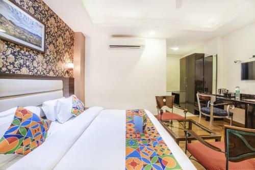 Fabhotel Galaxy Patel Nagar