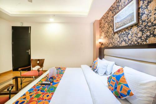 Fabhotel Galaxy Patel Nagar