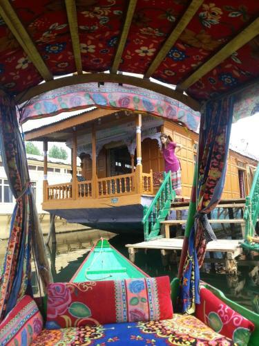 Hotel City Of Kashmir