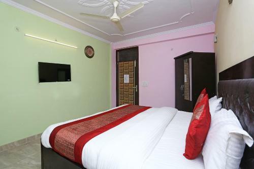 Hotel Oyo 11504 N D Star Residency