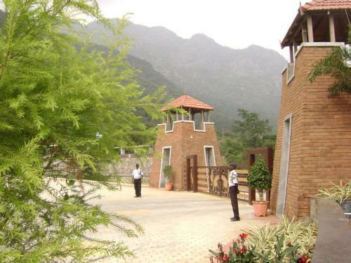 Oyo 24200 Bahri Beautiful Country