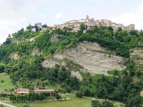 Splendid Apartment With Pool In Monte San Martino