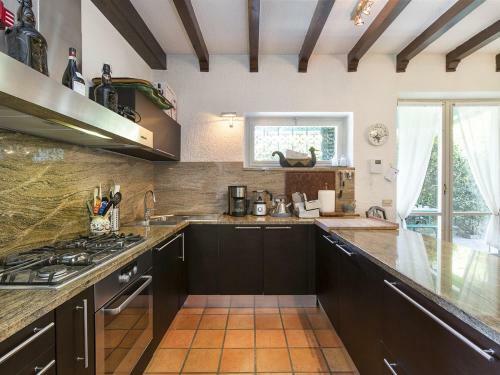 Lesa Villa Sleeps 8 Pool Air Con Wifi