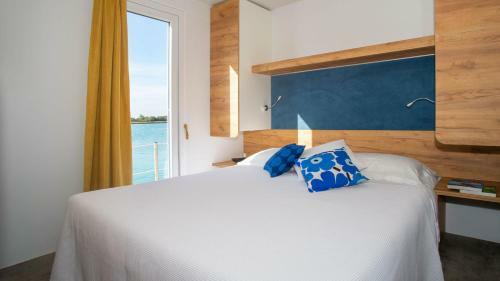Marina Uno Floating Resort