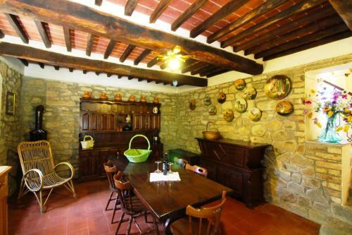 Torricella Villa Sleeps 4 Pool Air Con Wifi
