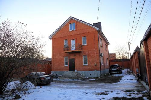 Lyuis Apartment