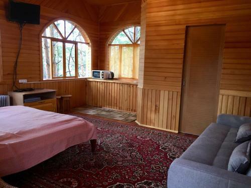 Hostal Holiday House Aveliya