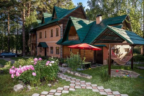 Hostal Holiday House Aveliya