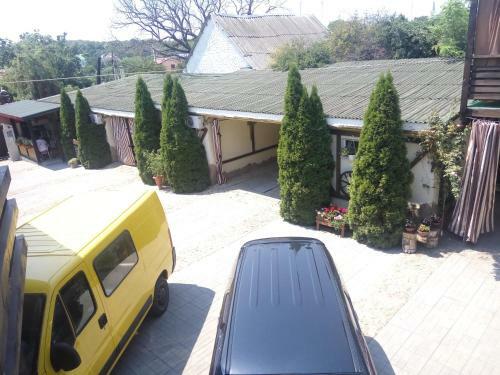 Posada Guest Yard Vivat