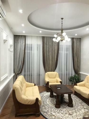 Apartment Near Deribasivska Street
