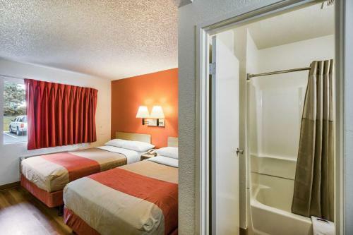 Hotel Motel 6 Everett South