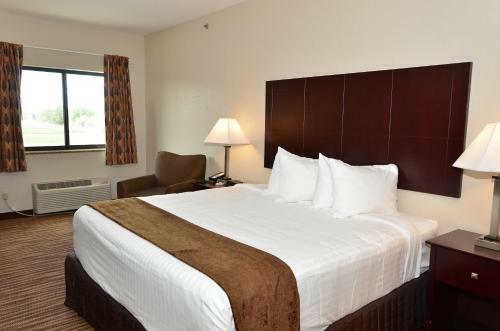 Hotel Cobblestone Inn & Suites - Clarion
