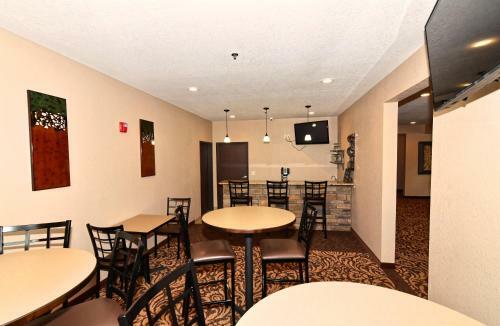 Hotel Cobblestone Inn & Suites - Clarion