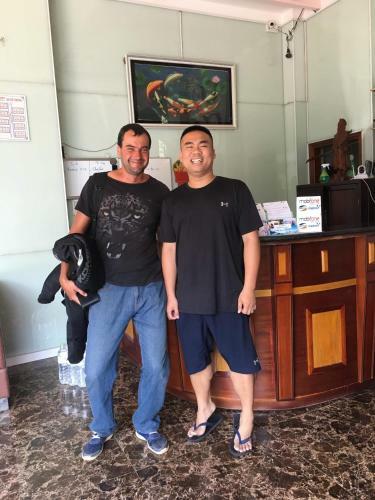 Hostal H&t Hotel