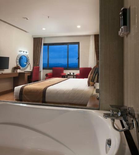 Royal Palace Hotel