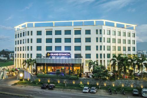 Hotel Grand Estancia Salem
