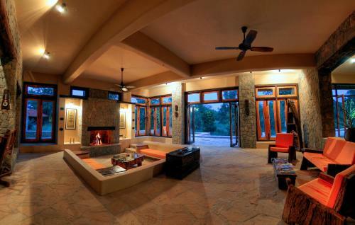 Hotel Kanha Earth Lodge
