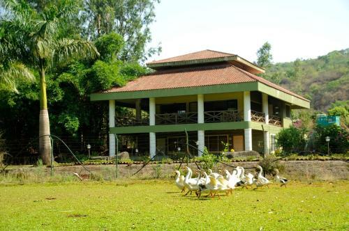 Hotel Golden Fields Resort