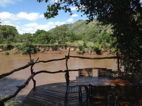 Lodge Mara River Camp