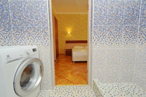 Hostal Guest House Ug-otel