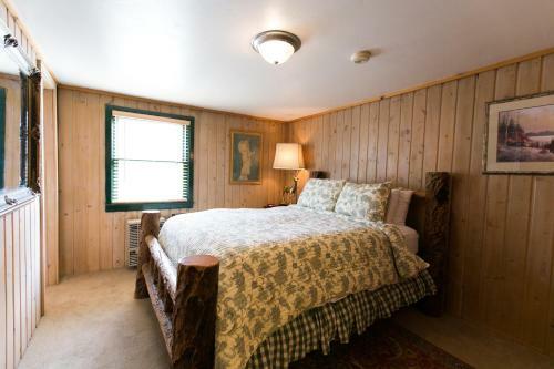 Hotel Silver Fork Lodge & Restaurant