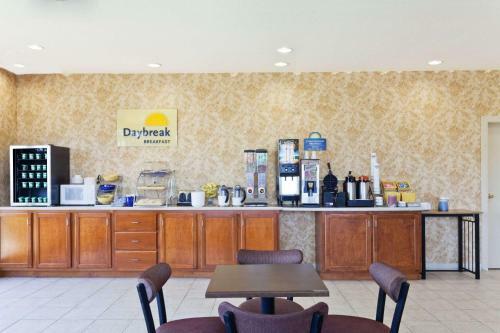 Hotel Days Inn & Suites By Wyndham Wynne