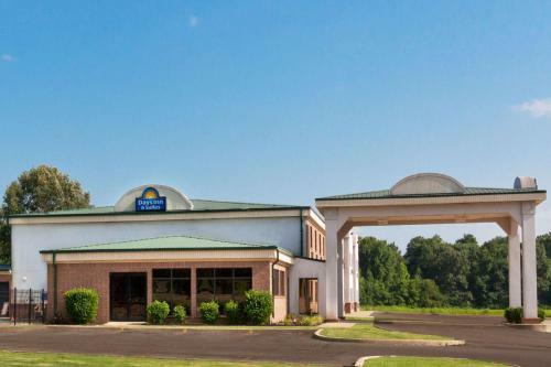 Hotel Days Inn & Suites By Wyndham Wynne