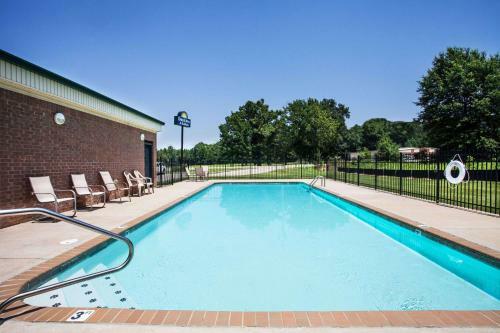 Hotel Days Inn & Suites By Wyndham Wynne