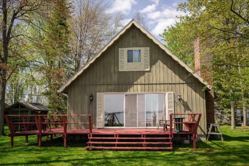 Houghton Lake Hideaway Cottage