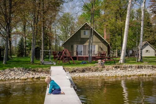 Houghton Lake Hideaway Cottage