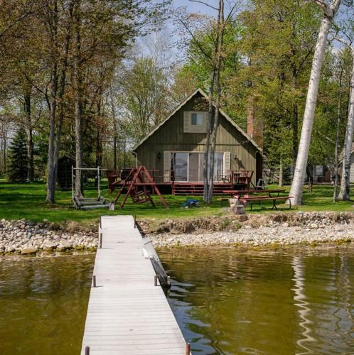 Houghton Lake Hideaway Cottage