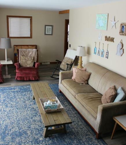 Houghton Lake Hideaway Cottage