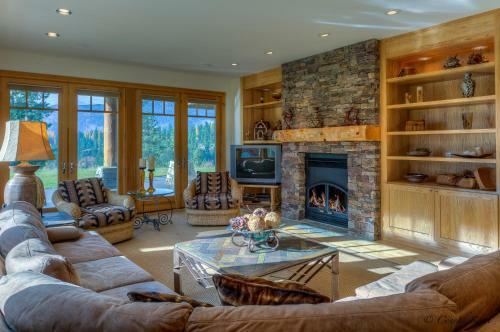 The Lodge At Trout Creek Bed And Breakfast