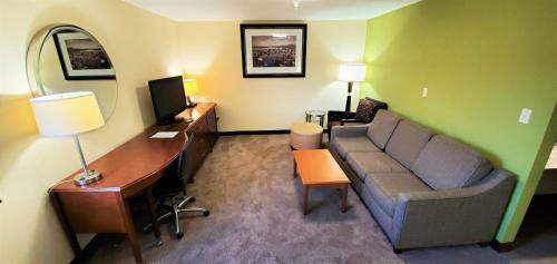 Motel Travel Inn And Suites