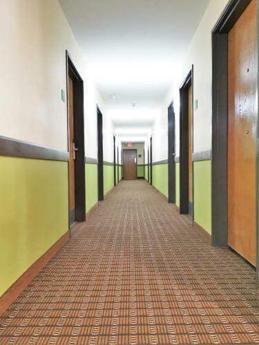 Motel Travel Inn And Suites