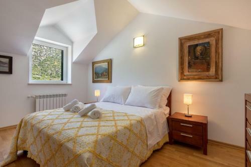 Zupa Villa Sleeps 8 Pool Air Con Wifi