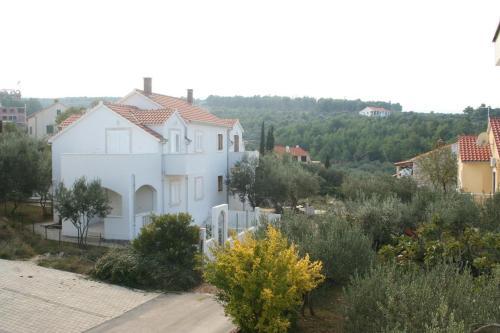 Apartments With A Parking Space Supetar, Brac - 2903