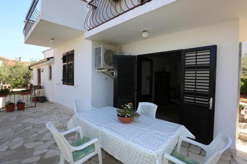 Apartments With A Parking Space Supetar, Brac - 2903