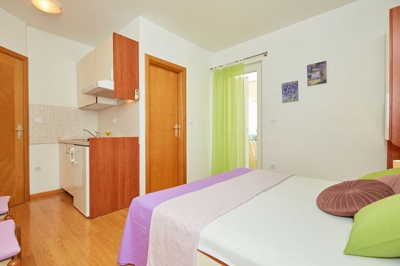 Apartments Zelic Tucepi