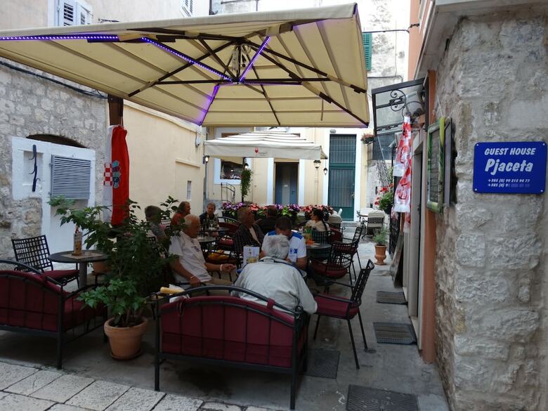 Apartamentos Guesthouse Pjaceta