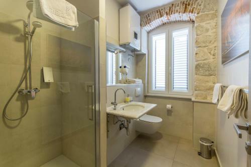 Apartamentos Tifani Luxury Rooms 2
