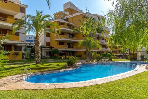 Punta Prima Apartment Sleeps 4 Pool Wifi